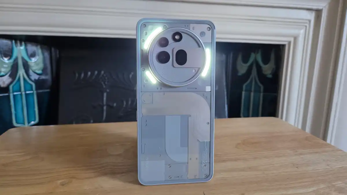 Nothing Phone (3a) против Phone (3a) Pro