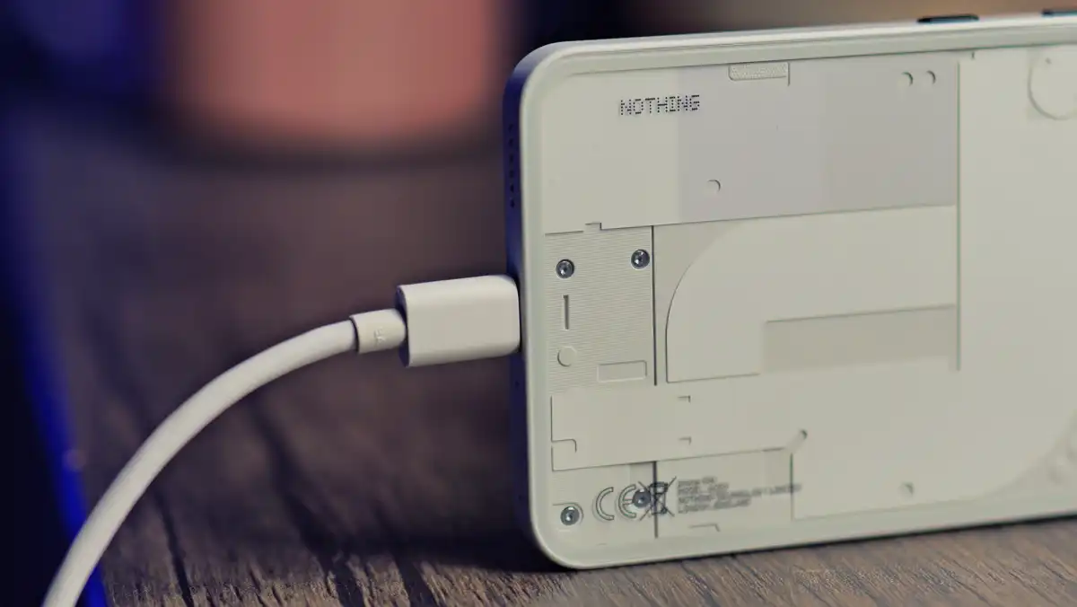 Nothing Phone (3a) против Phone (3a) Pro