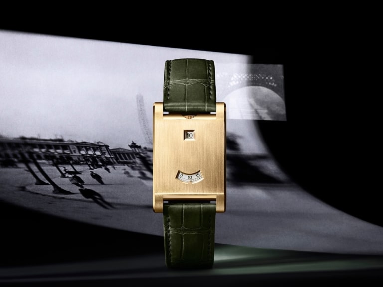 Часы Cartier Tank à Guichets