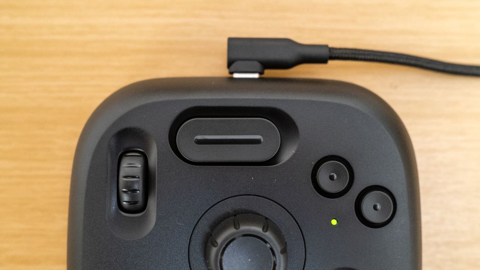 Обзор TourBox Lite: самый доступный контроллер для творческих задач картинка TourBox Lite