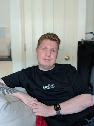 Обзор Pixel 9a: мастерский игрок среднего звена фото