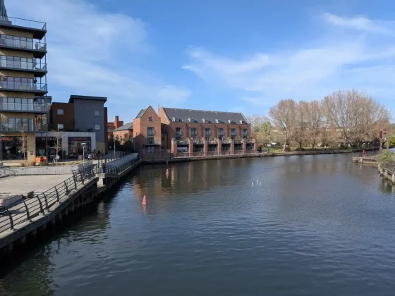 Обзор Pixel 9a: мастерский игрок среднего звена фото