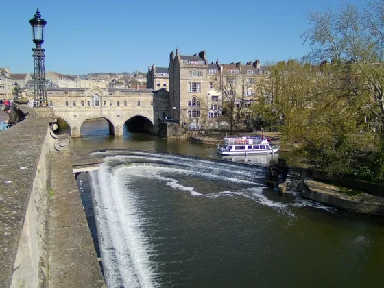 Обзор Yashica City 100: продвинутая «дешевая» камера с зумом фото