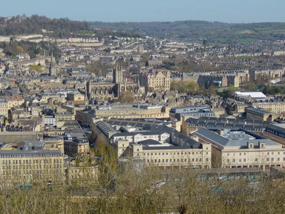 Обзор Yashica City 100: продвинутая «дешевая» камера с зумом фото