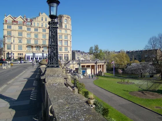 Обзор Yashica City 100: продвинутая «дешевая» камера с зумом фото