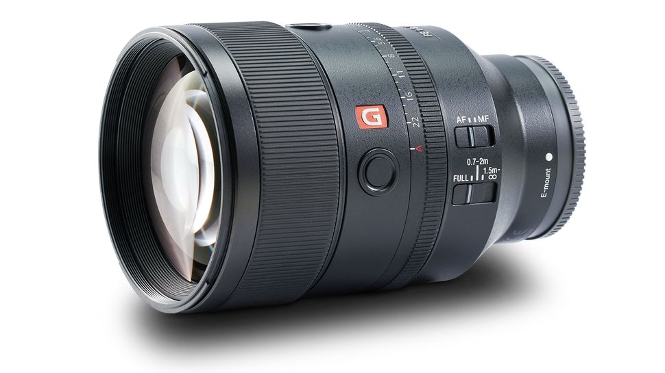 Sony FE 135mm f/1.8 G Master-2