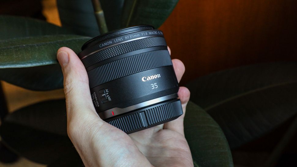Canon RF 35mm f/1.8 IS Macro STM-2