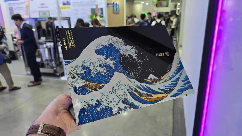 MSI Prestige 13 AI+ Ukiyo-e Edition