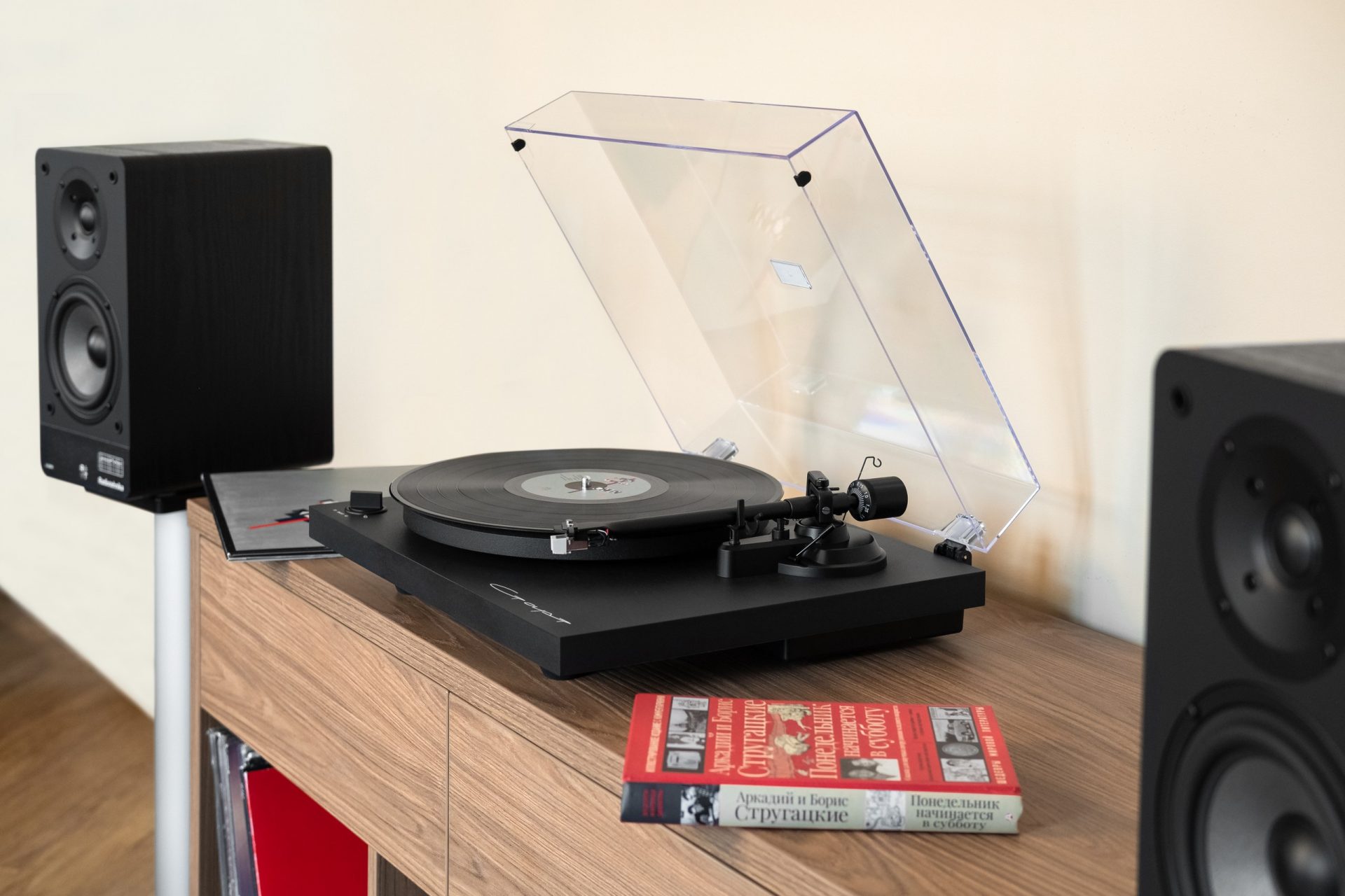 Уверенный и многообещающий старт: Обзор проигрывателя грампластинок Radiotehnika Старт картинка Уверенный и многообещающий старт: Обзор проигрывателя грампластинок Radiotehnika Старт