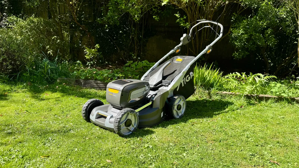 аккумуляторные газонокосилки