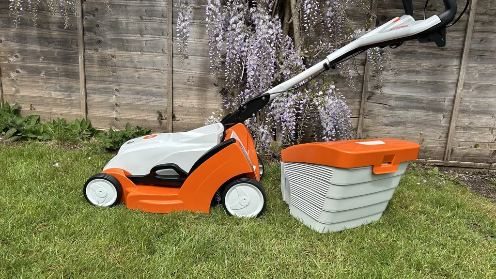 аккумуляторные газонокосилки