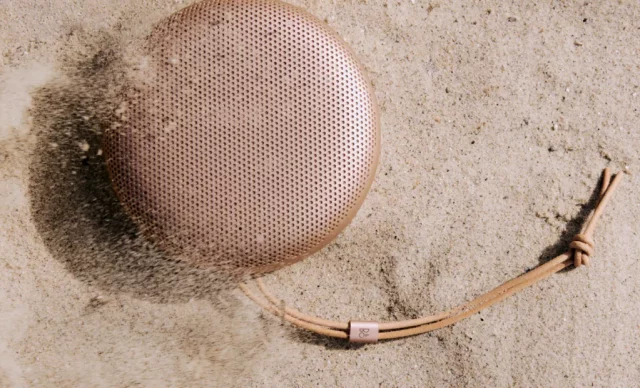 Beosound A1 Компания Bang & Olufsen только что сделала одну из моих самых любимых Bluetooth-колонок – Beosound A1 – ещё лучше