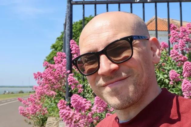 Canon EOS R50 V: лучшая беззеркальная камера для новичков фото