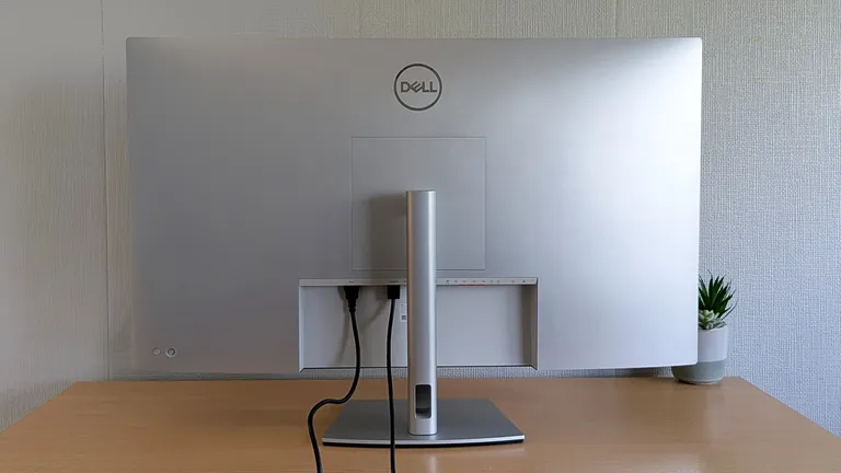 Обзор Dell U4323QE: идеальный гигантский монитор для дома картинка Dell U4323QE