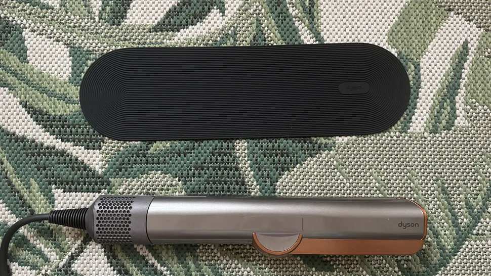 Dyson Airstrait