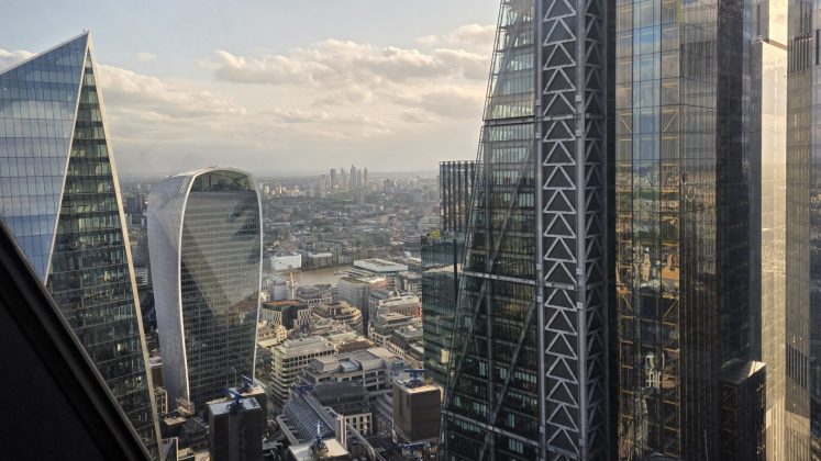 Обзор Galaxy S25 Edge: ультрасовременный флагман без сюрпризов фото