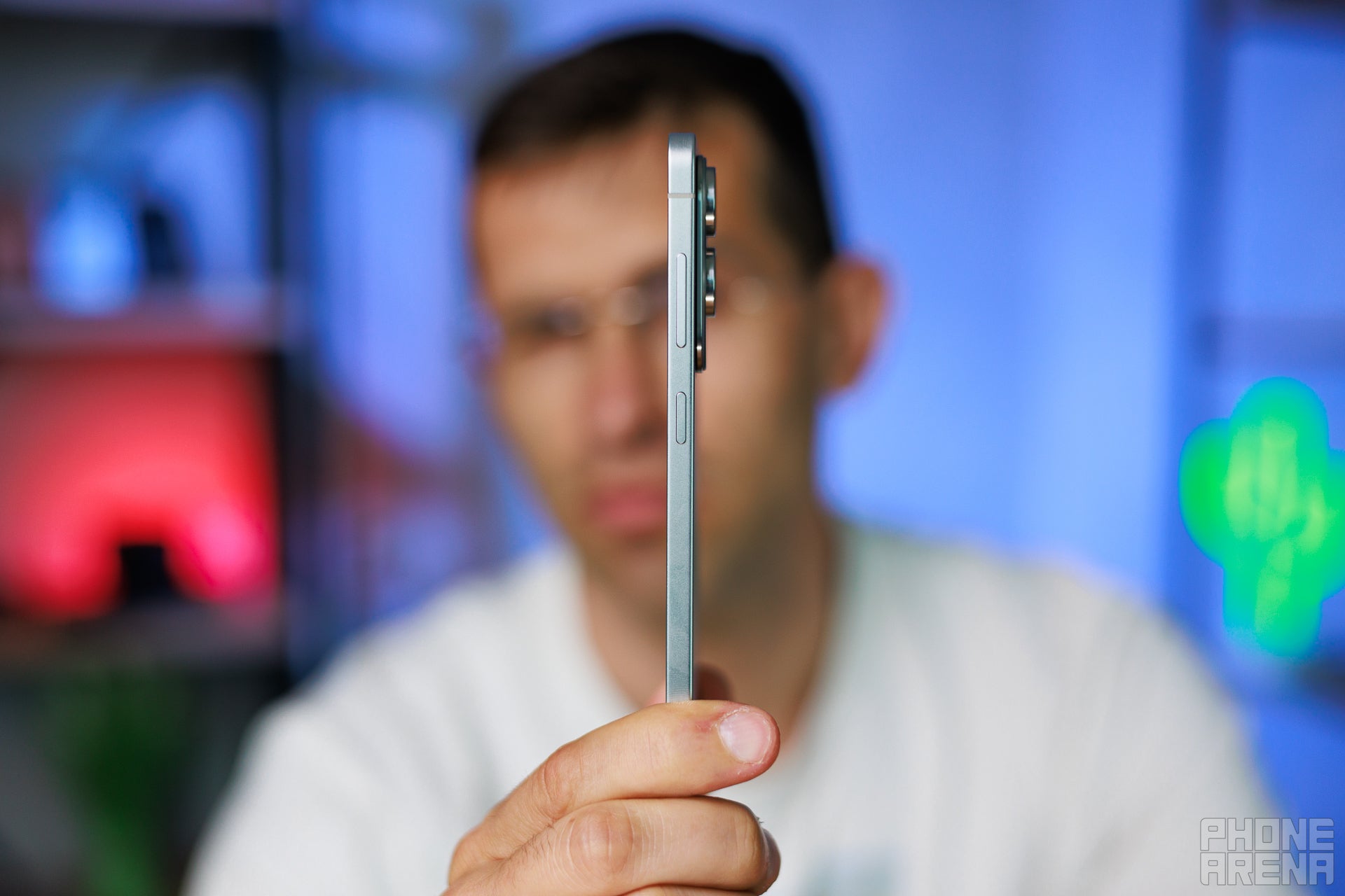 Подробный обзор Galaxy S25 Edge — стоит ли покупать в 2025? картинка Galaxy S25 Edge