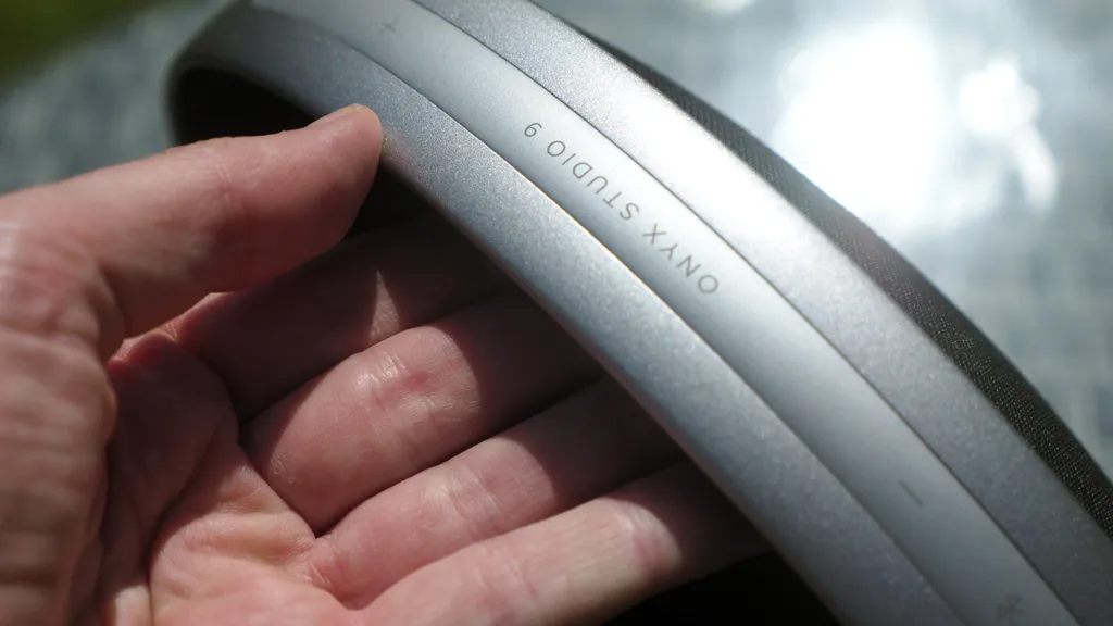 Harman Kardon Onyx Studio 9