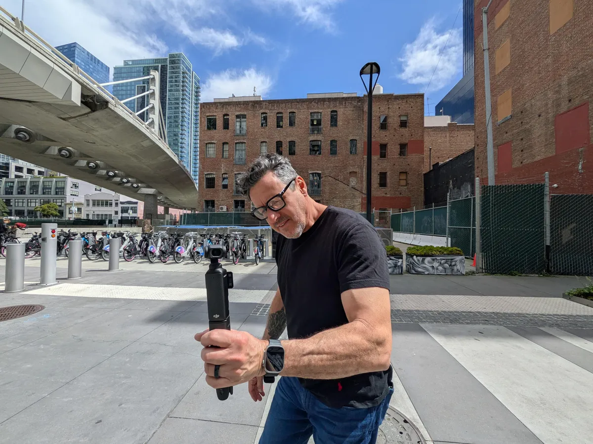 камера iPhone 16E против Pixel 9A