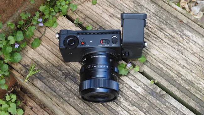 Лучшие объективы для Sigma fp и fp L в 2025 году