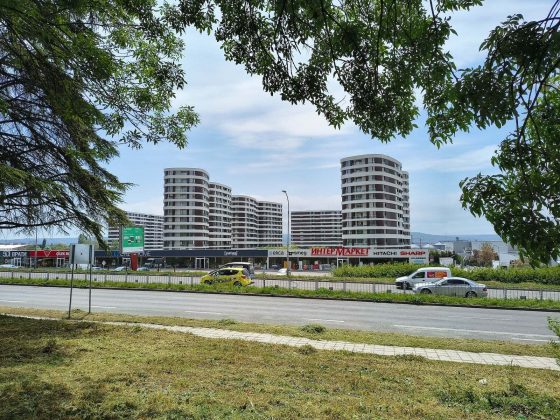 Обзор Motorola Edge 60: достойный представитель среднего класса фото