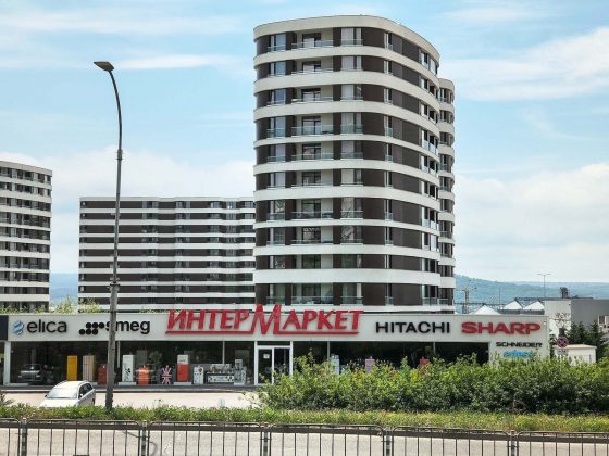 Обзор Motorola Edge 60: достойный представитель среднего класса фото