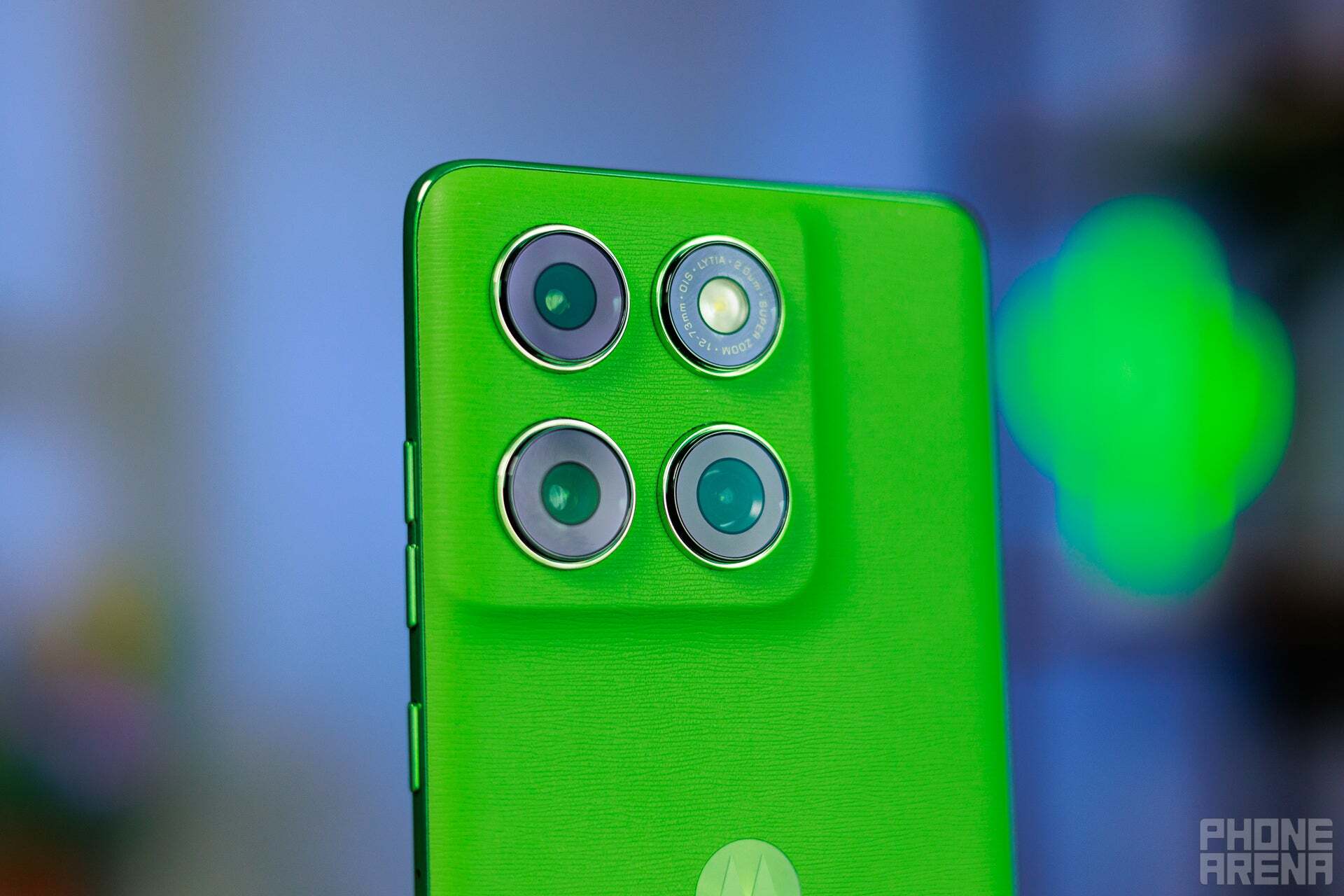 Обзор Motorola Edge 60: достойный представитель среднего класса фото