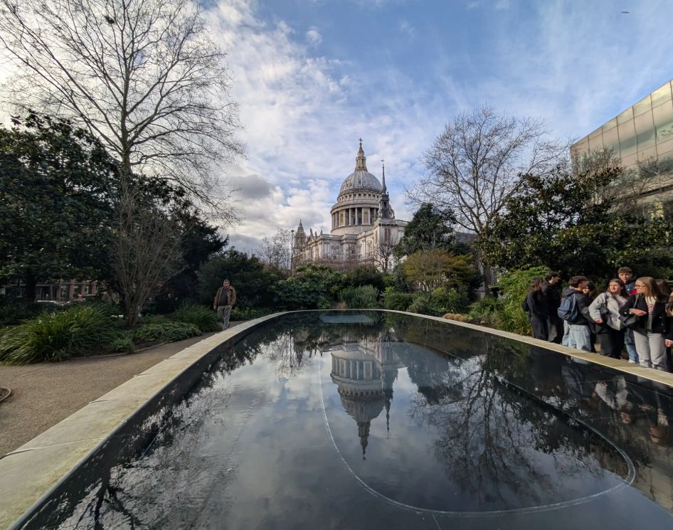 Битва флагманов: Pixel 9 Pro против Galaxy S25 Ultra — кто снимает лучше? картинка Pixel 9 Pro