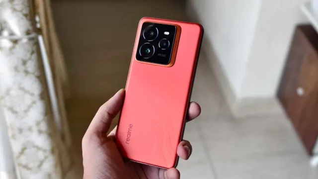 Realme GT 7 — первый смартфон с новым мощным чипом Dimensity 9400e