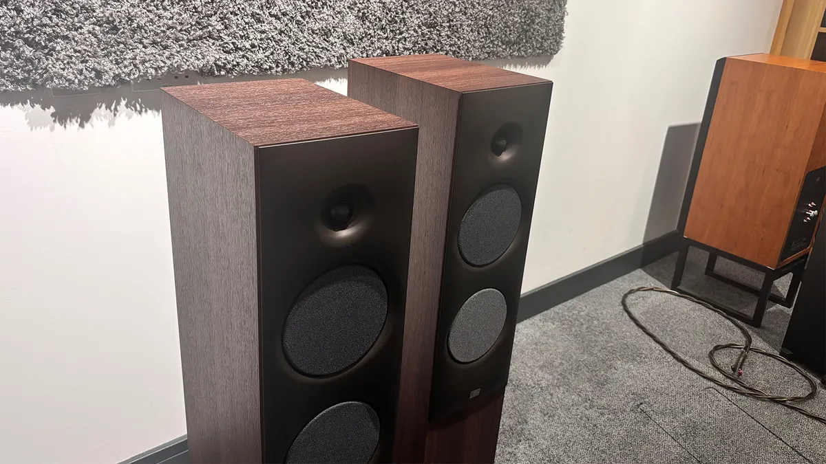 Revival Audio Sprint 4: обзор напольных колонок картинка Revival Audio Sprint 4