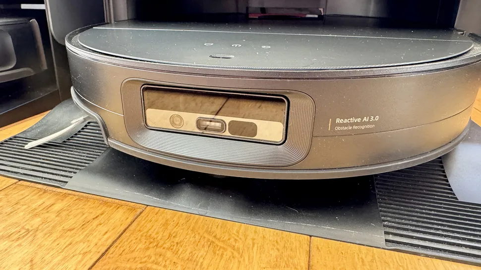 Roborock Saros 10R против Saros 10 битва роботов-пылесосов