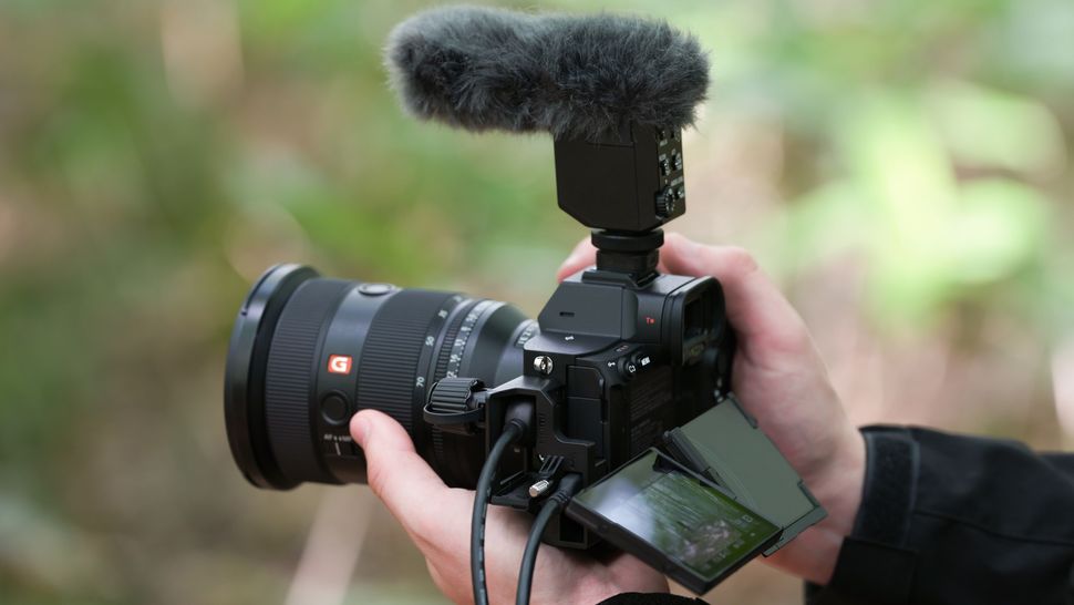 Sony A7CR против A7R V
