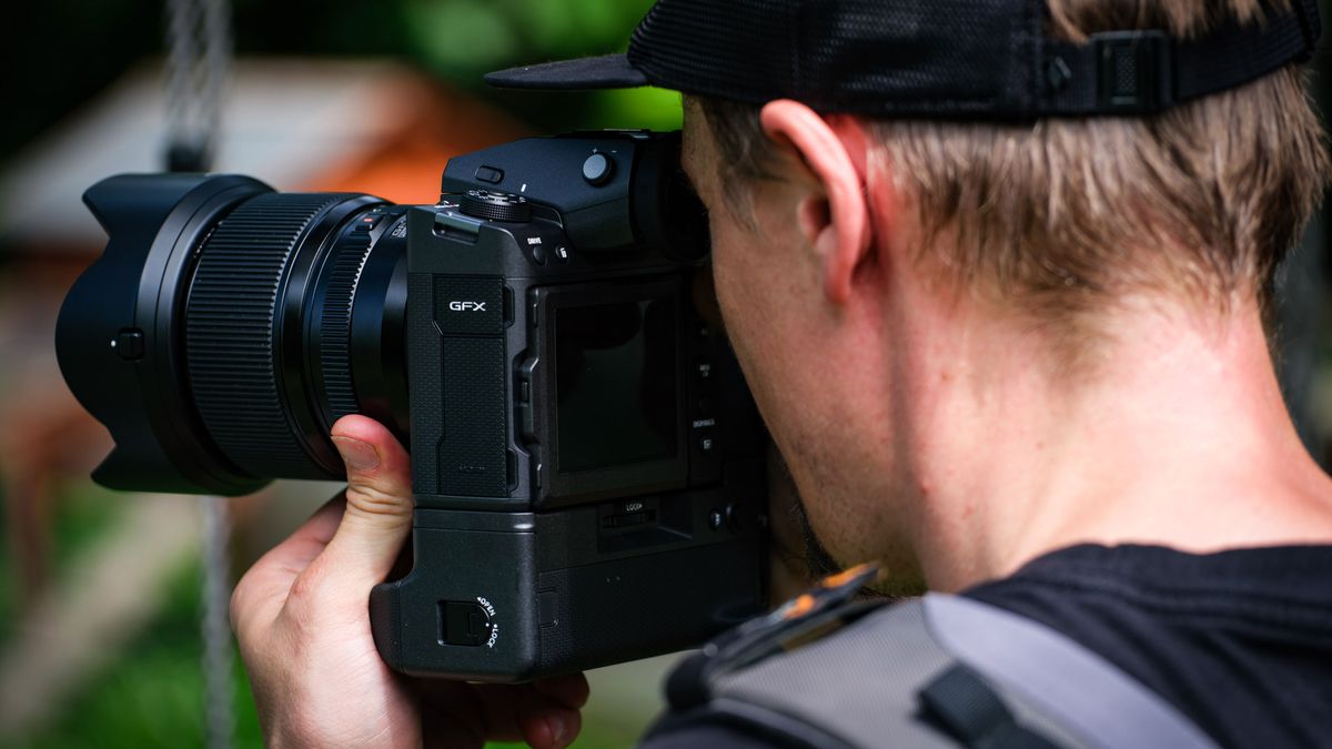 Устаревает ли Fujifilm GFX 100 II по сравнению с GFX 100S