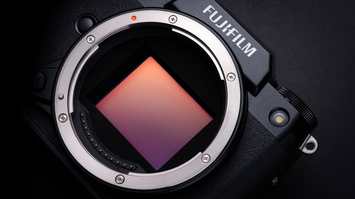 Устаревает ли Fujifilm GFX 100 II по сравнению с GFX 100S