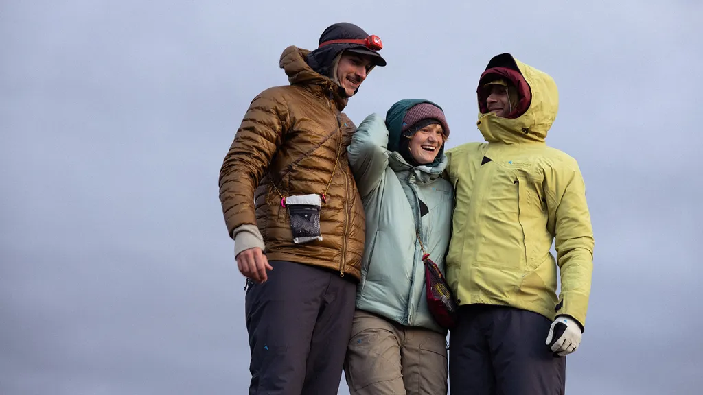 384672Непромокаемые куртки для города и природы — топ лучших 2025 года