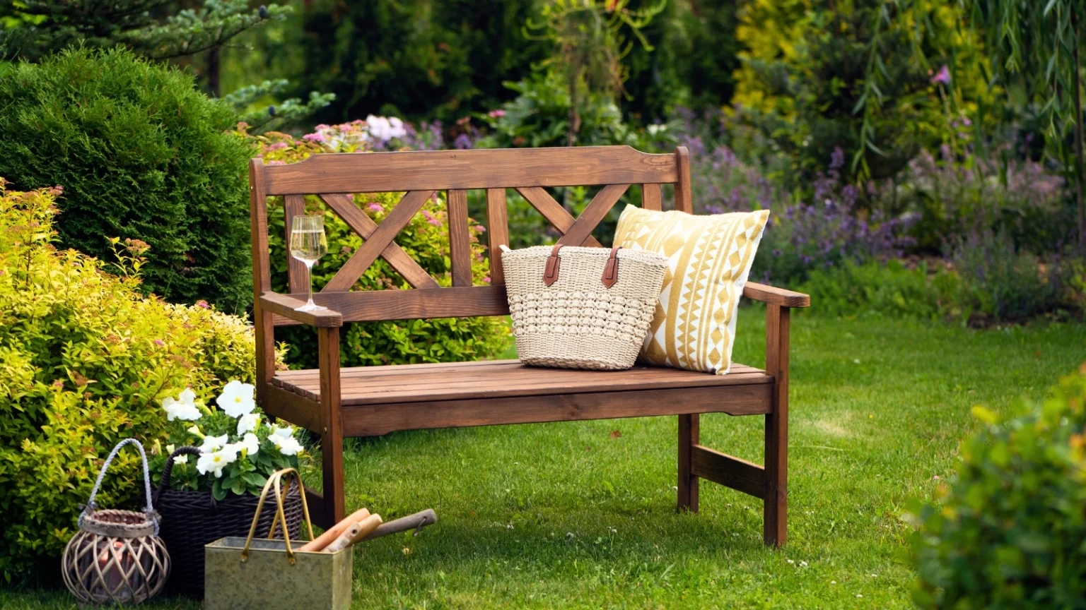 388327Способы улучшить ландшафт двора — просто и красиво