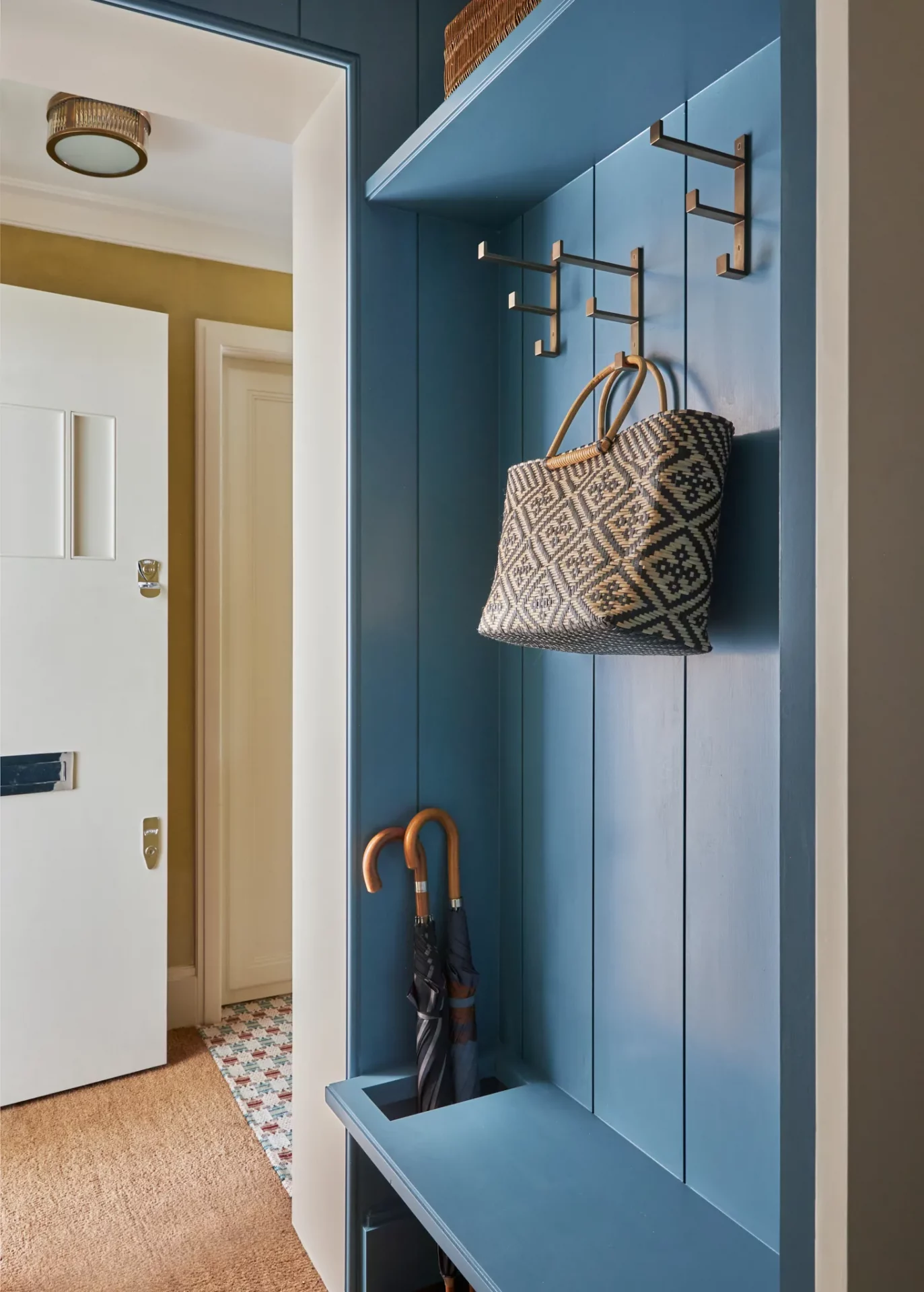 3879383 хитрости для узких коридоров — визуально шире