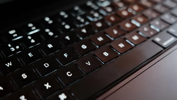 MacBook Pro 16 (M4, 2024)-5