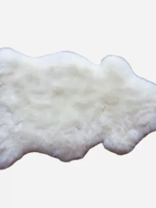 Белый диван: как оформить?-10