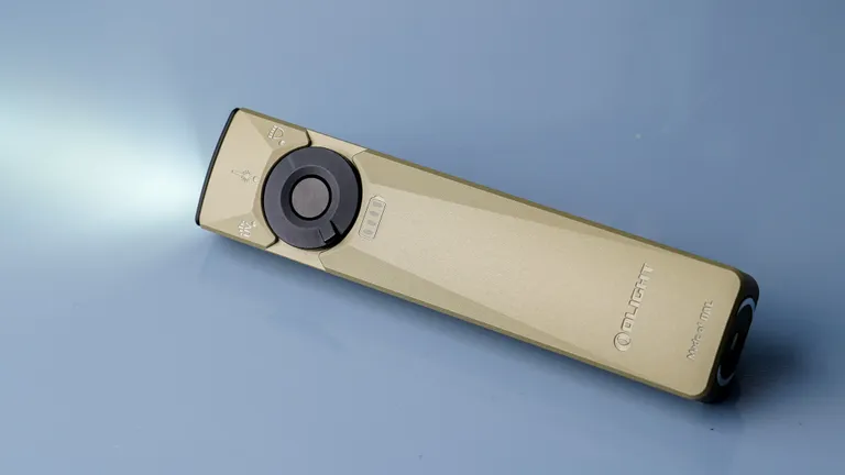 Мощные фонарики — до 1000 люмен в кармане картинка Olight Arkfeld Ultra