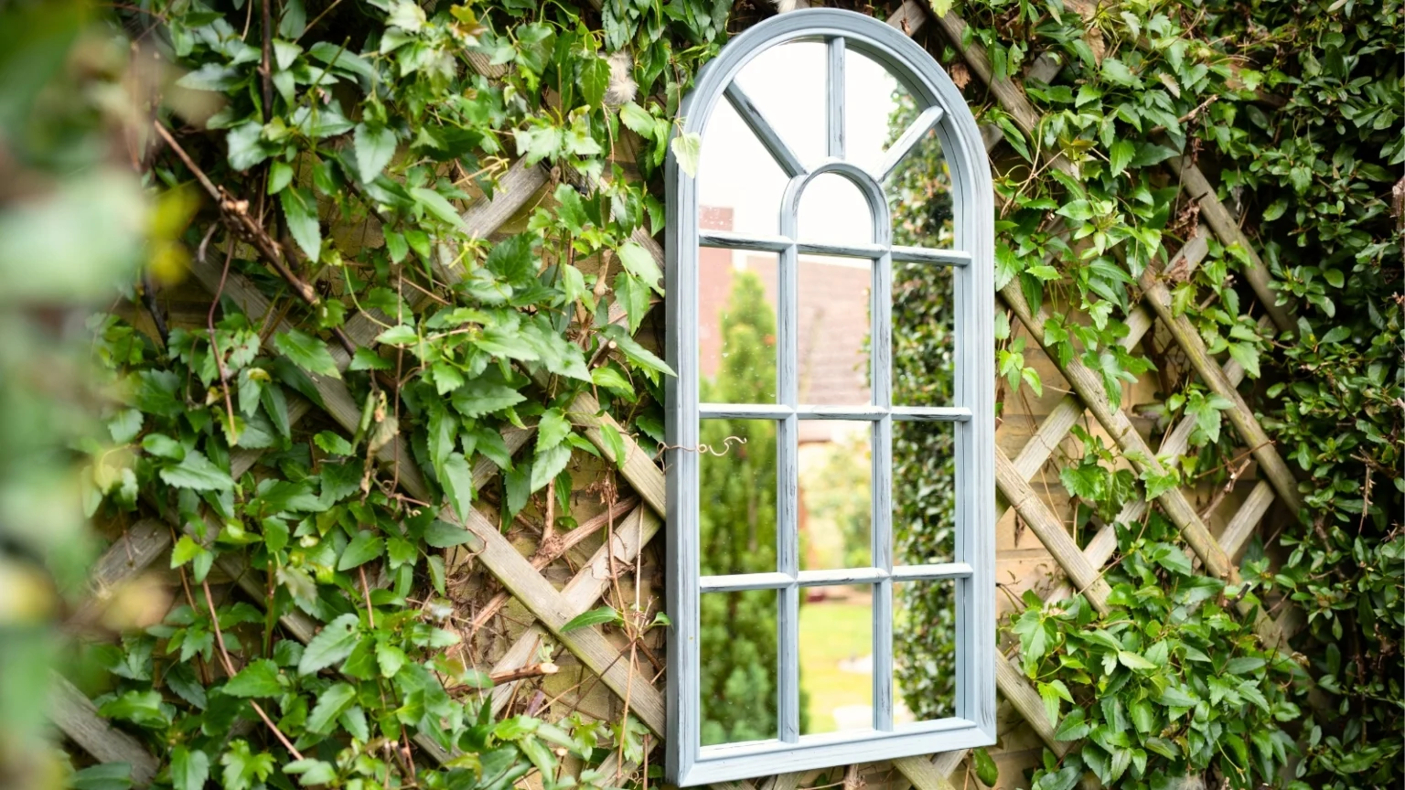 Установите наружные зеркала