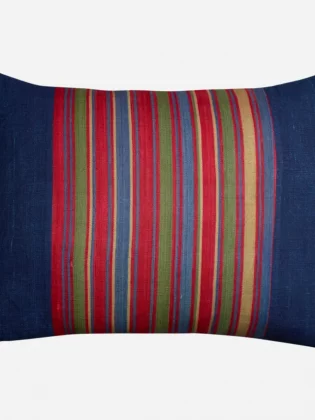 Белый диван: как оформить?-12