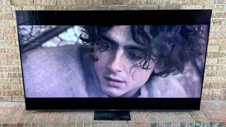 TCL QM8 Mini-LED TV-2