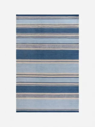 Белый диван: как оформить?-14