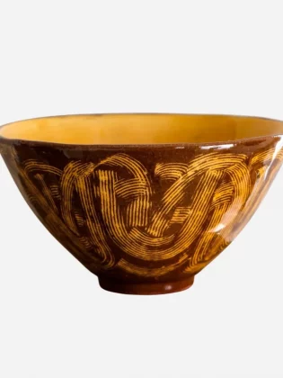 Белый диван: как оформить?-15