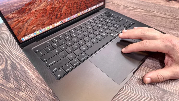 MacBook Pro 14 дюймов (M4)-4