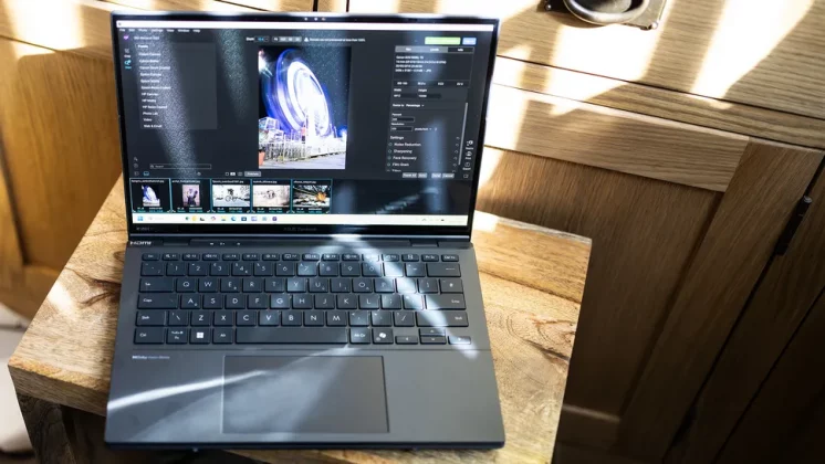 Asus ZenBook Duo (2025)-3