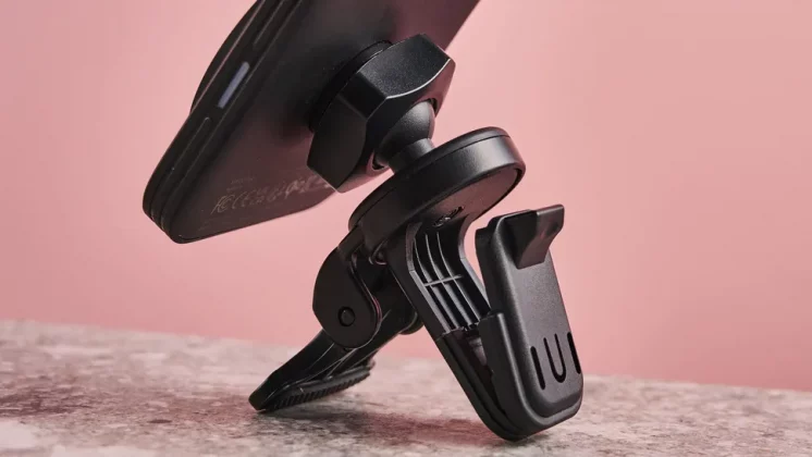 ESR Qi2 Magnetic Wireless Car Charger (Halolock)-3