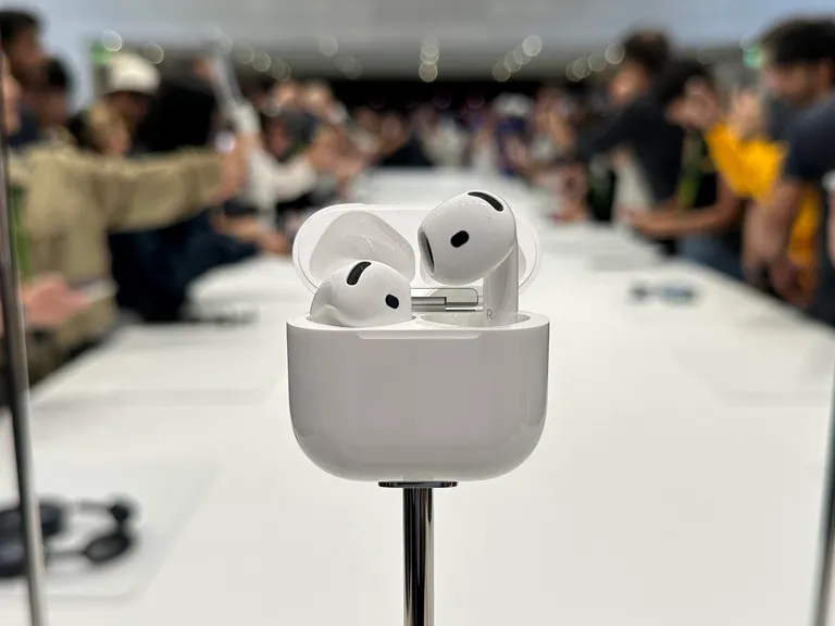 Apple AirPods 4 ANC