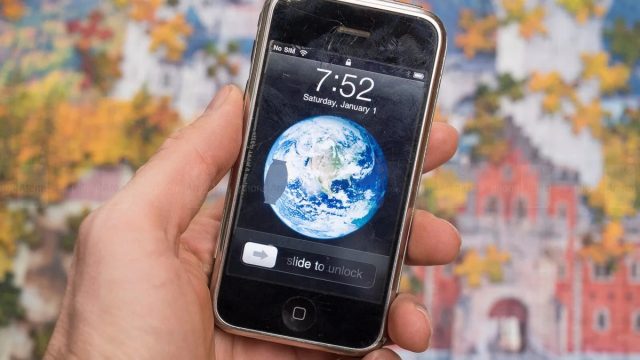 Первый iPhone с iOS 1.0